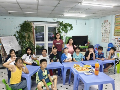 Học Với Giáo Viên Tiếng Anh Người Nước Ngoài Hay Giáo Viên Việt Nam? Nên Chọn Hình Thức Nào Cho Con?